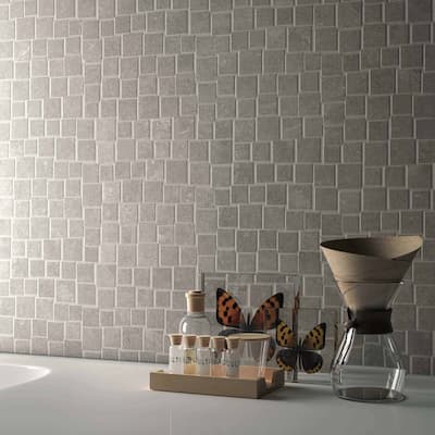 Provenza Groove Bright Grey | Mosaico su rete Bright Grey Penta imitazione pietra di colore grigio con lati irregolari tranciati formato foglio irregolare