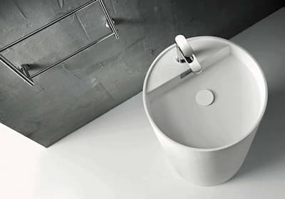 Accessori Lineabeta | Lavabo Momon centro stanza con foro rubinetto,completo di piletta a scarico libero in materiale Mattstone