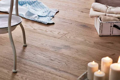 Noesis Gocce | Pavimento in legno serie Gocce modello Karité Rovere scelta rustica extra spazzolatura verniciato effetto grezzo spessore 15mm