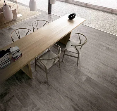 Serenissima Norway Long Night | Carrelage imitation bois de couleur gris avec des nuances allant du gris foncé au gris clair effet brossé taille 20x120 épaisseur 10 mm