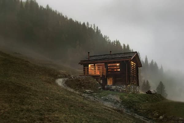 Bruson : chalet traditionnel, pierre et vieux bois — Torreano