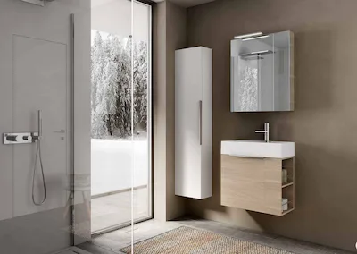 Idea Group | Composizione T10 composta da base incasso 1 anta a sx + vano giorno a dx in nobilitato olmo panna e colonna 1 anra sx laccato bianco lucido. Lavamani 60x28 in ceramica compresa piletta e pensile specchio a 2 ante L.60cm H.70cm