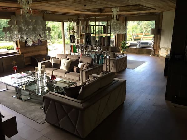 Crans-Montana : chalet de luxe, parquet en bois vieilli et spa en marbre — Torreano