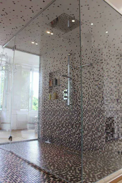 Ce.Si. Céramique | Mosaïque Fantaisie en grès cérame sur filet 30x30 taille et tesselle 2.5x2.5 dégradé composé de noir, rose, mauve et blanc