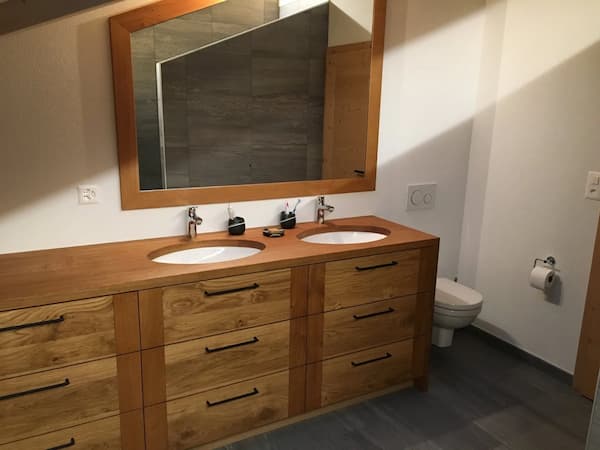 Martigny : carrelage imitation pierre et parquet chêne — Torreano