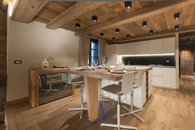 Parquet P30 Monte Rosa | Parquet 3 strati in rovere rustico con nodi e fessure stuccate. Colore Monte Rosa, 16 mm di spessore, larghezze e lunghezze miste