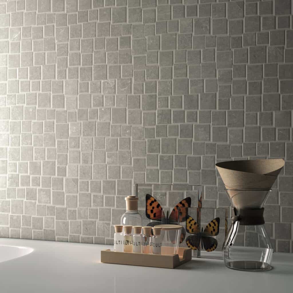 Mosaico su rete Bright Grey Penta imitazione pietra di colore grigio con lati irregolari tranciati formato foglio irregolare