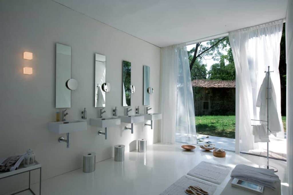 lavabo da appoggio rettangolare con sifone cromato e specchiera con specchio molato 50x100 e specchio ingranditore tondo piccolo
