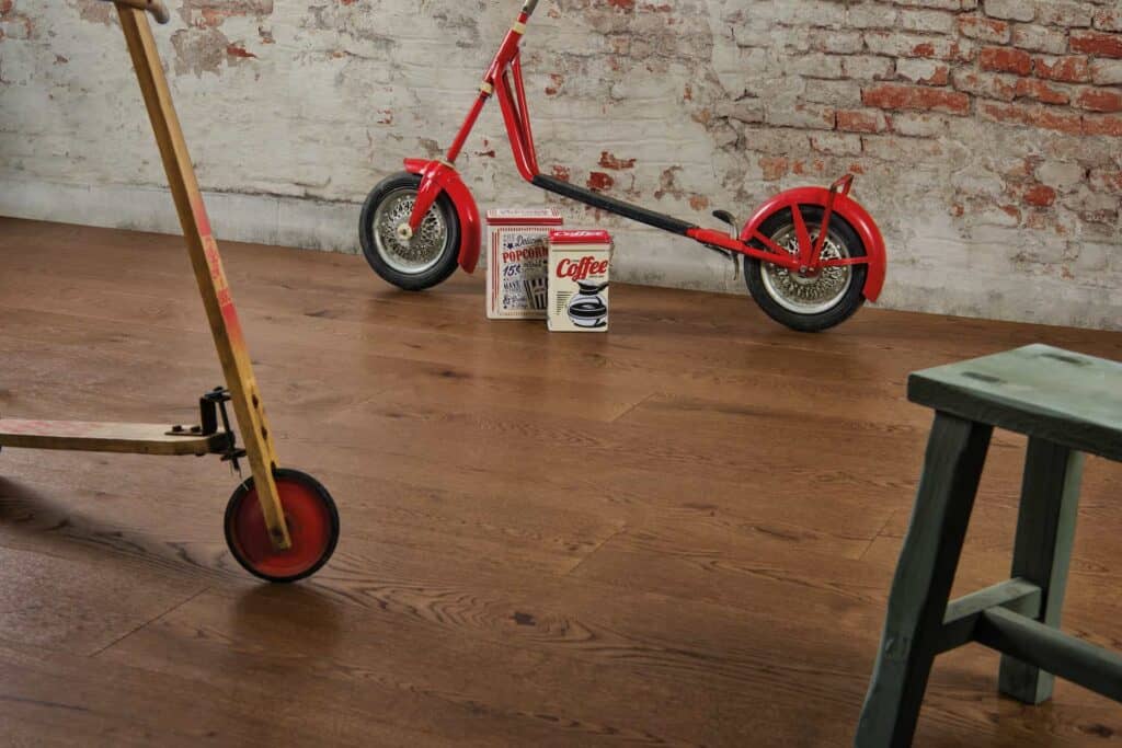 Pavimento in legno serie Gemme modello Malva Rovere scelta rustica spazzolato,verniciato,tinto spessore 15mm