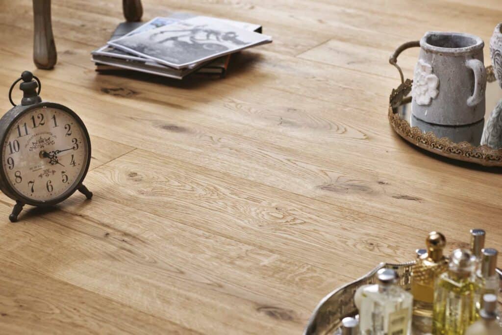 Pavimento in legno serie Gocce modello Argan Rovere scelta rustica extra spazzolatura verniciato effetto grezzo spessore 15mm